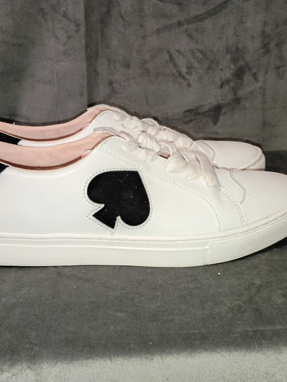 kate spade Fez White Sneakers with Black Spade Accent Size 11 EUC